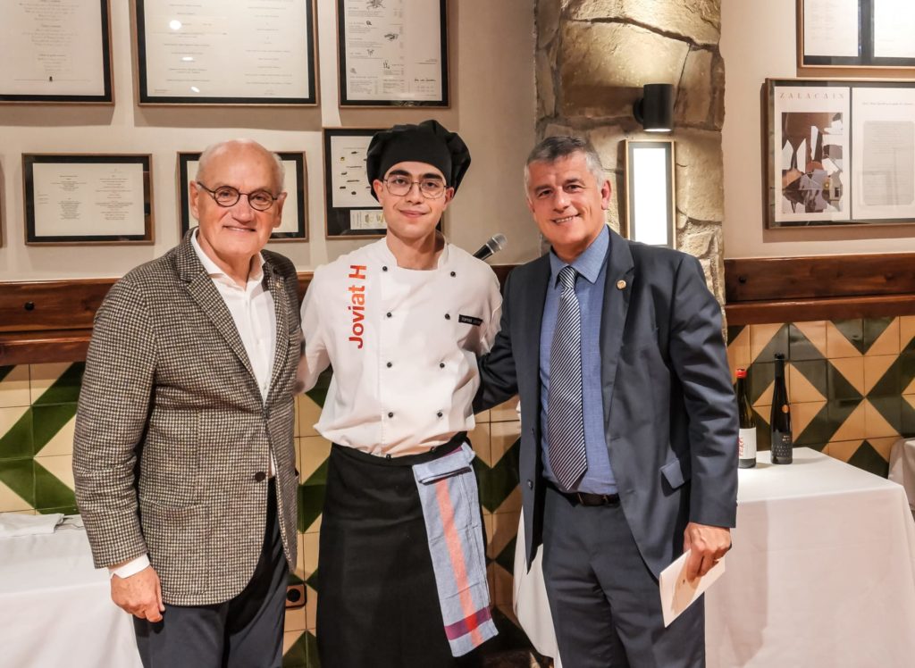 Visita a la cova de Sant Ignasi i dinar pedagògic a l’Escola d’Hoteleria Joviat